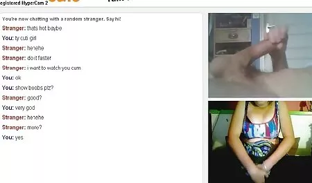 Un homme lèche la chatte d'une fille en bas et après le sexe vient sur film prono vf sa bite poilue