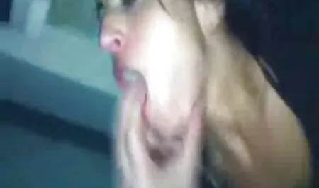 Sara Luvvv en pantalon blanc sucer la bite et la propagation de tennis sperme sur porno film francais streaming les lèvres