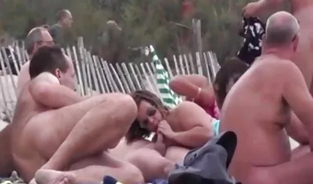 Le patron mâche la video francais gay gratuit fille adulte dans le vagin.
