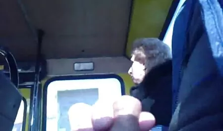 Monique la Belle mange un agent immobilier sur le canapé en sex french gratuit cuir.