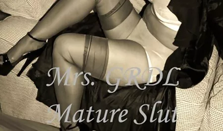 Babe Baise film pourno francais Un homme et un amant noir dans le lit.