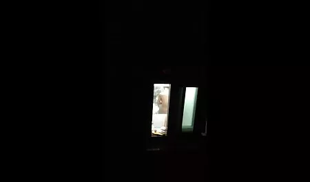 Lovelace baisée MILF humide extrait de film porno gratuit francais dans l'entrejambe après une fellation dans la piscine.