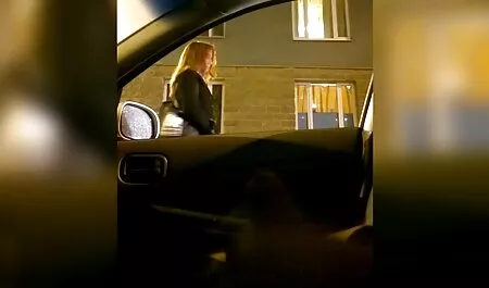 La mère de Busty prend une douche à l'extérieur de la chambre. porno francais complet streaming