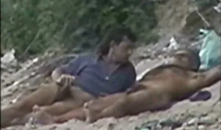 Deux gros seins amis qui utilisent le concombre film porno français echangiste pendant le sexe lesbien dans la cuisine.