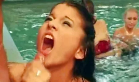 La MILF rousse allume un homme avec son cul et suce youtube porno français gratuit la longueur de la bite.