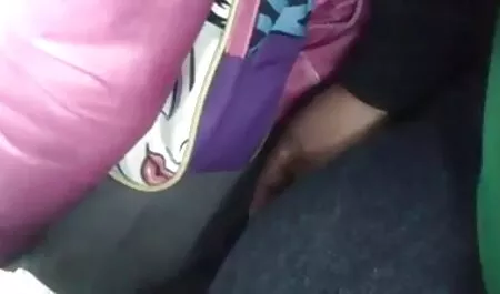 Le scélérat films porno complet francais regarda la Croix d'une chèvre de police sur une table.