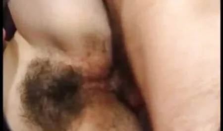 La fille devant la caméra site de film porno francais montrant son cul élastique.