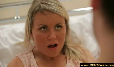 Longue poitrine porno francais film gratuit blonde En bas rouges sucer la bite.