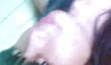 Idiot mange une jeune film porno complet francais en streaming femme nue sur une table près de la cheminée