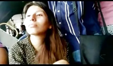 Homme russe fissure adulte tante avec des filmsporno français cheveux courts sur la table dans le vagin