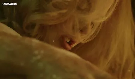 Petite amie blonde maigre baise dans le film porno amateur gratuit français cul au bord de la piscine