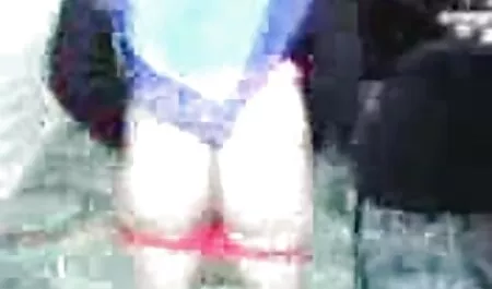 La film porno allemand gratuit fille en robe blanche va faire l'amour à un homme et lui lécher le chapeau