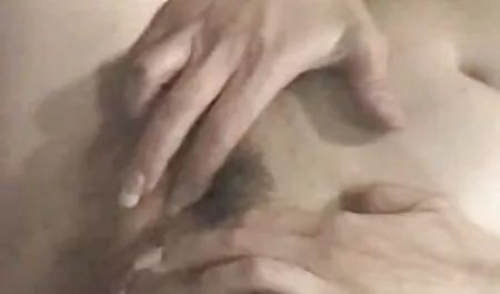 Poussin avec de gros film porno francais x seins Coquine dans la maison en face de webcam