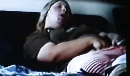 La porno gratis fr grosse MILF avec le tampon de graisse suce la bite de quelqu'un et a des relations sexuelles avec elle.