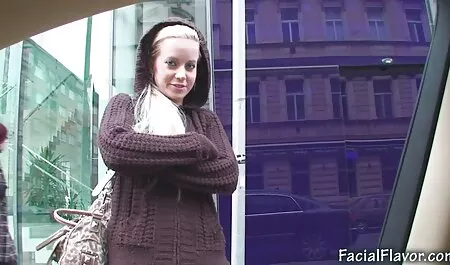 Un homme tire la bouche des étudiants sur la bite avec de petits seins sur le sol de la video porno francais streaming cuisine.