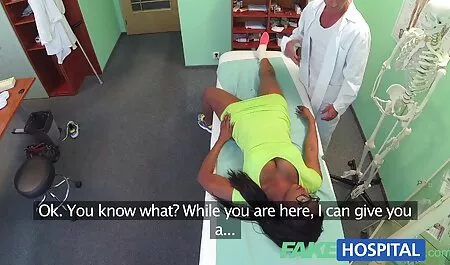Brunettes et Blondes lécher extrait video x francais les uns les autres sur le canapé