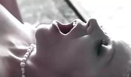 La blonde chaude d'âge moyen suce et baise porno francais complet streaming son amant.