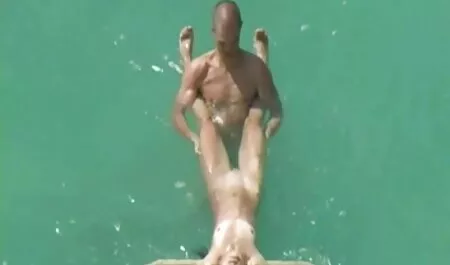 Une extrait de film x francais poupée russe avec un gode pour la webcam.