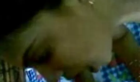 Beauté avec un sein coq à blow moi dans avant de la caméra de la maison film porno x français