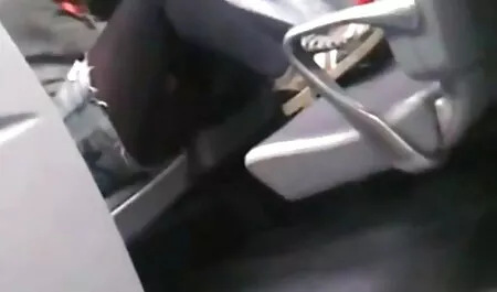 MILF prend goyave rouge loin devant son petit video porno free fr ami et met sa bite sur sa bite.