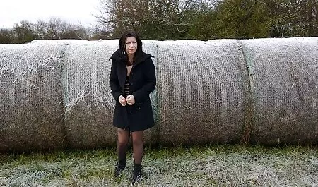 Cette fille est assise sur le visage de son partenaire et se masturbe sa bite film porno fr gratuit avec des jouets.