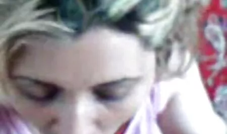 Un homme gâche la vue film porno streaming français d'une jeune femme en maillot de bain bleu