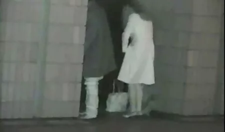 L'homme a rencontré une fille de 19 ans avec un énorme cul à l'extérieur du film x streaming gratuit francais club et a enlevé son chapeau.