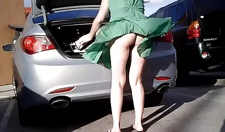 Masseur caresse doucement le ventre du free francais porno client maigre dans le pantalon.