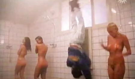 L'amant video x gratuit francais a baisé la petite amie bouclée dans le vagin qui grandit après le couple et finit dans son trou du cul