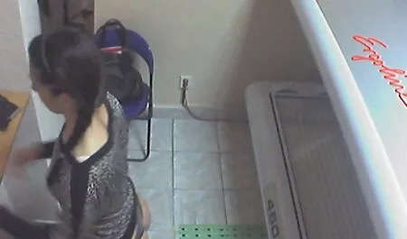 Les hommes film x gratuit allemand baisent dans le cul d'une jeune blonde au lit
