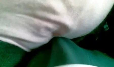 MILF dans l'huile lèche les mignons et prend soin des fesses jeans, qui est faible et extrait video x francais sans eux