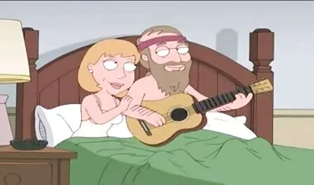 Les femmes au foyer avec de pornos belges gros seins se masturbent avec leurs mains sans se déshabiller