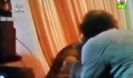 L'homme qui ballon-navigué après un strip-tease et a film porno francais complet en streaming donné à la femme de sucer la bite