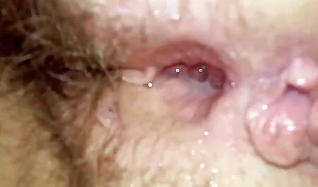 La beauté enlève ses vêtements film porn complet vf roses et va dans la baignoire pour prendre une douche.
