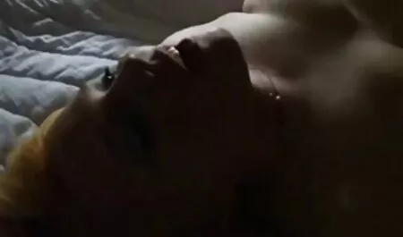 Un homme ayant des relations sexuelles avec une chèvre blonde et une film porno vf hd chèvre blonde dans le pot de Cactus.