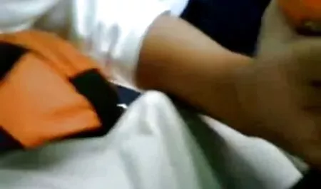 MILF en bas partager le sexe anal porno francais streaming gratuit dans la chambre d'hôtel.