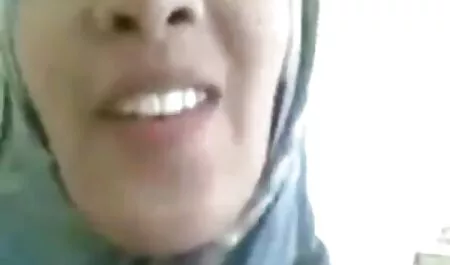 Un homme avec un film x gratuit francais amateur gros pénis en regardant le jeune beau cul