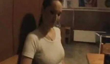 Filles coquines et maigres avec de petits seins ayant des relations video porno gratuit fr sexuelles lesbiennes dans la buanderie.
