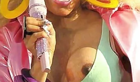 La blonde souffle une grosse bite alors qu'il video sexe gratuite française s'agenouille.