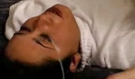 Maîtresse extrait video porno amateur baise maman avec des ongles rouges dans le cul avec un gros phallus
